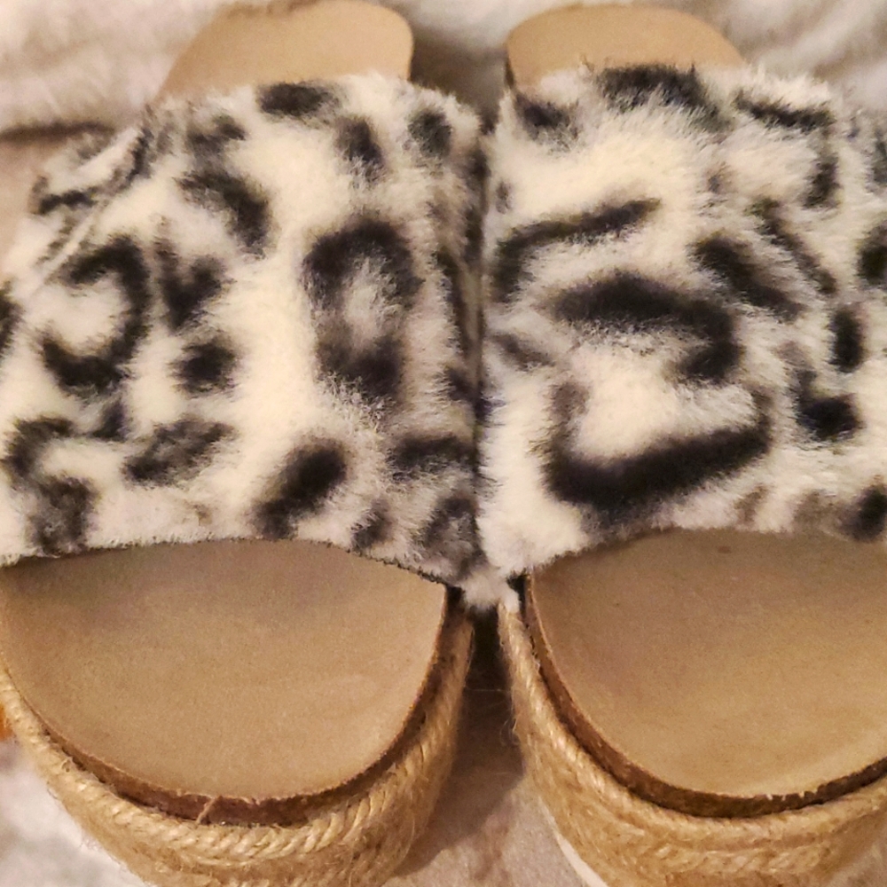 Dolce Vita Women's Faux Fur Leopard Print Platform Sandals - Picture 6 of 8